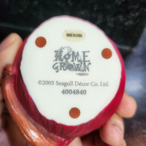 Enesco 2005 Home Grown Red Onion Cat Figurine - Picture 5 of 6